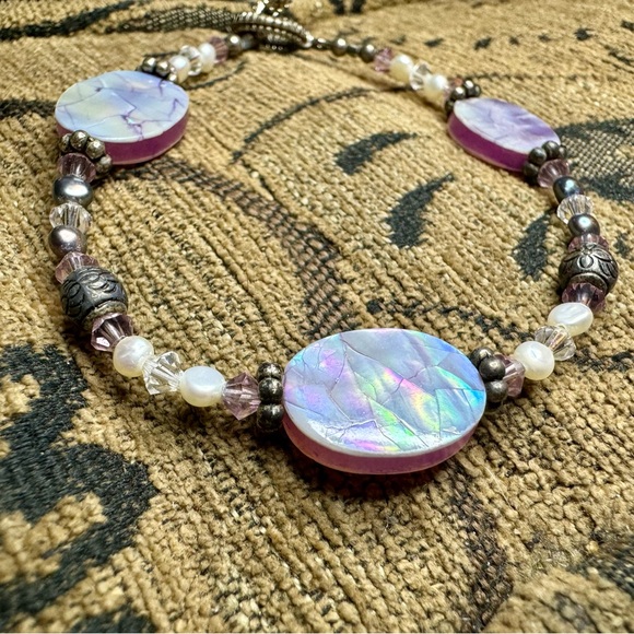 Iridescent shell, silver and crystal bead bracelet. - Picture 6 of 10